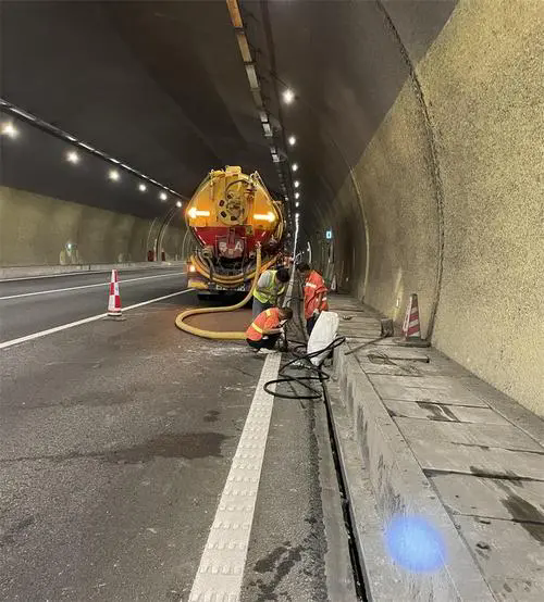 分宜隧道排水渠清淤